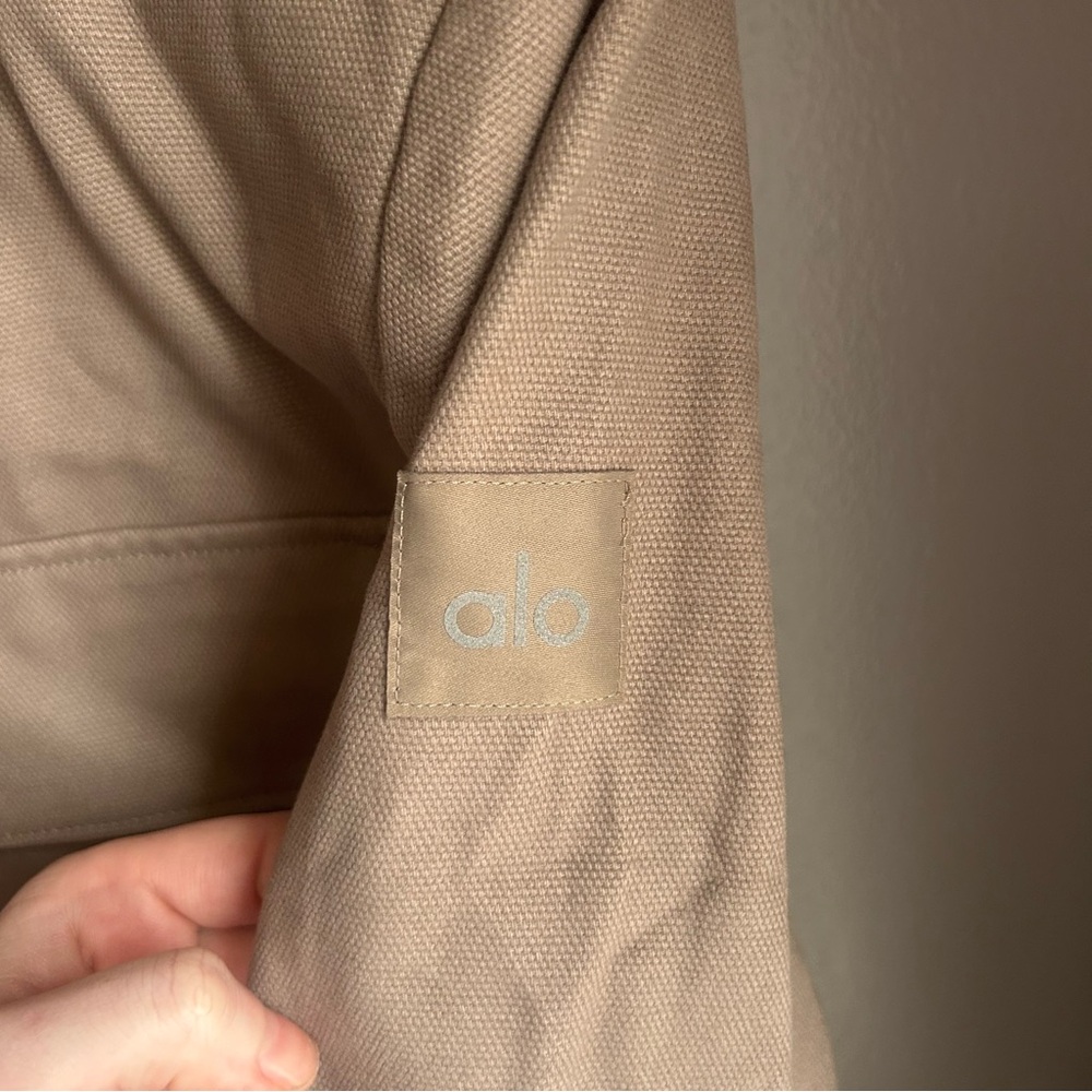 Alo Cropped Main Character Jacket - Picture 11 of 14